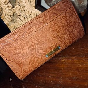 Sak Roots Wallet
